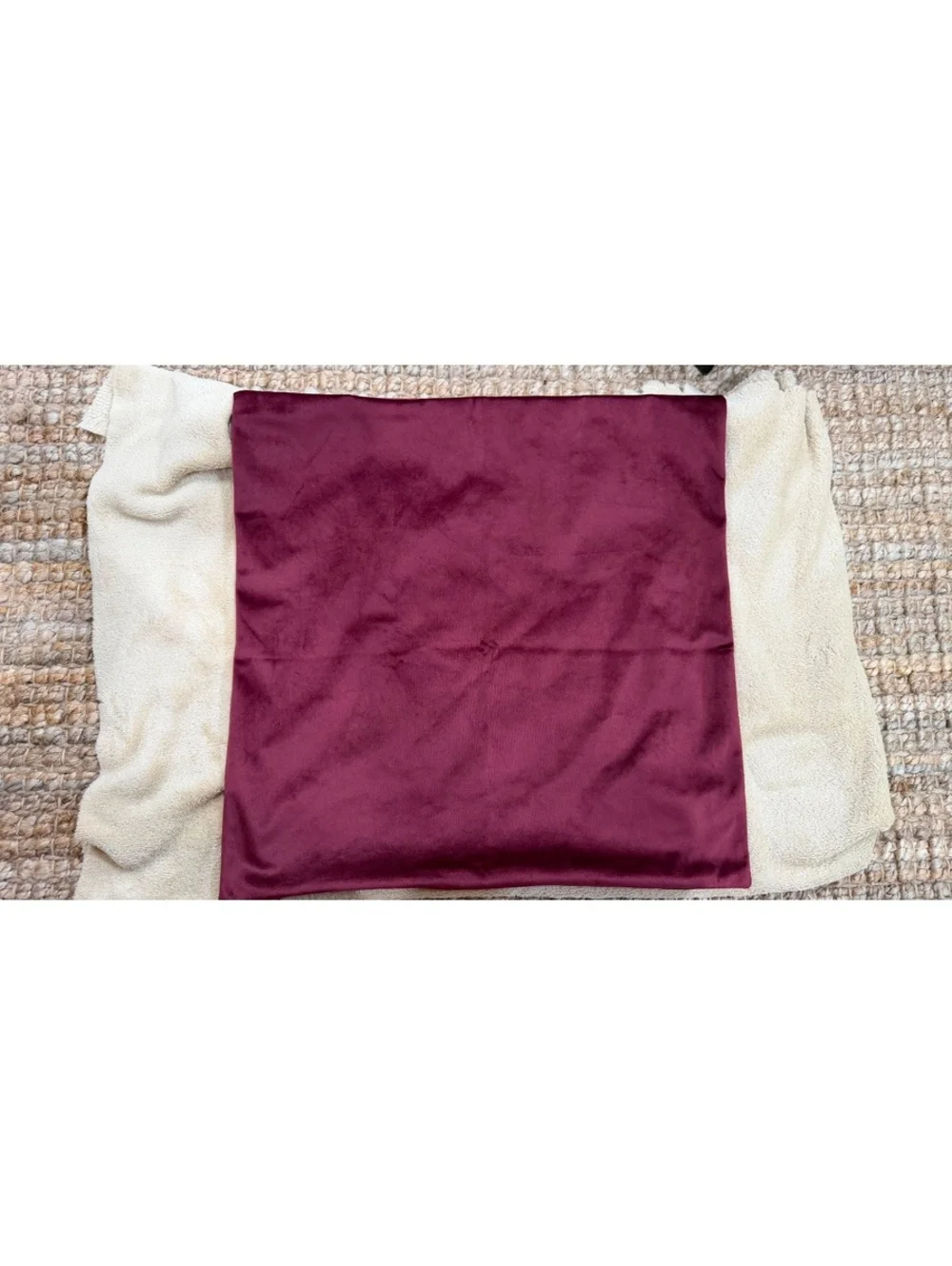NWOT Gold Lips Pattern Solid Velvet Pillow Cover